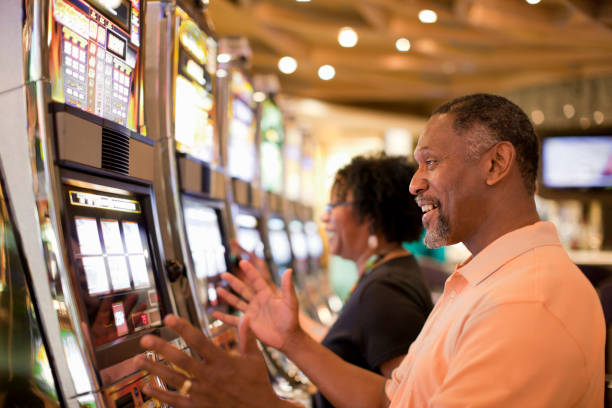 Scatter symbols trigger free spin rounds Wolf Gold free spin bonus round on soju808